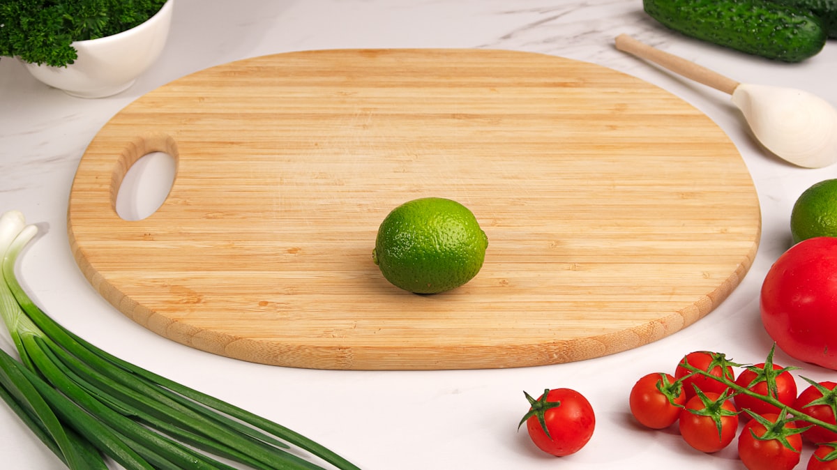 Piramida nutrisi dengan berbagai kelompok makanan